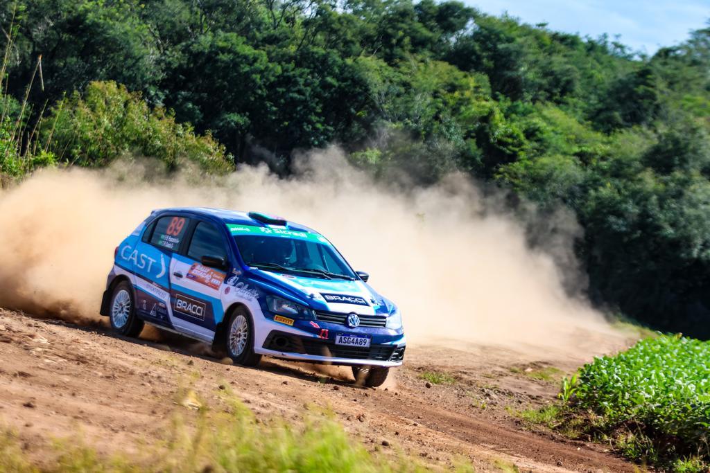 Foscarini e Costa tentam encostar na liderança do Gaúcho de Rally