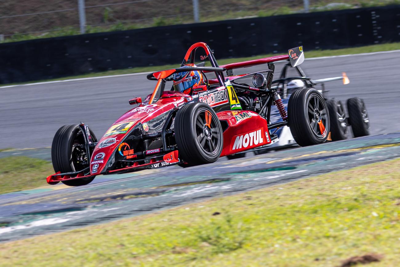 Marcel Fachini chega à 8ª etapa em Interlagos mirando a liderança da Fórmula 1600
