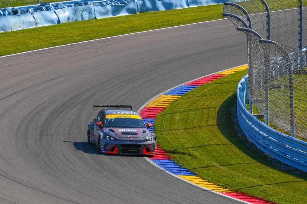 Stallion Motorsports confirma protagonismo na IMSA, mas vitória escapa nos minutos finais  