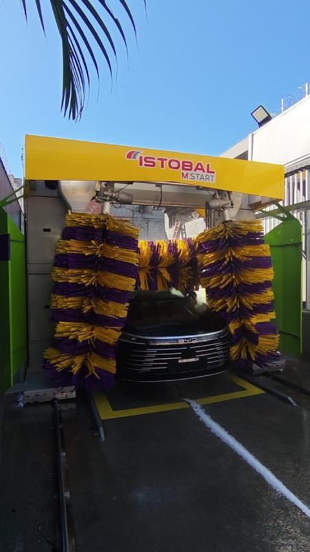 Carros elétricos exigem nova forma de lavagem e setor ainda não está preparado