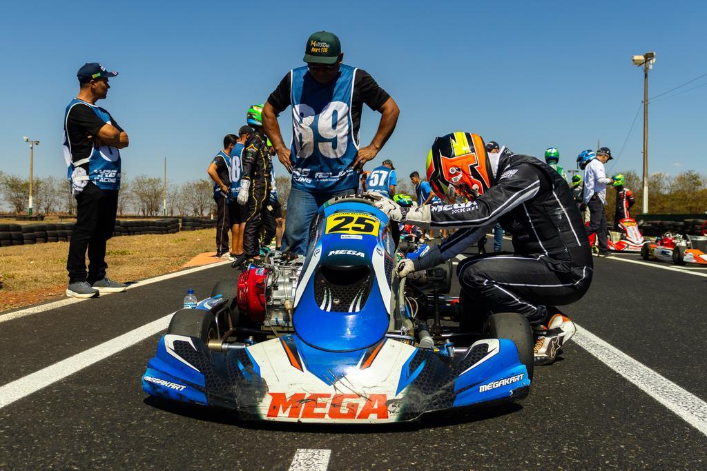 Com vitórias e resultados positivos, Arthur Matos e equipe iniciam trabalho como representantes da Mega Kart no Centro-Oeste