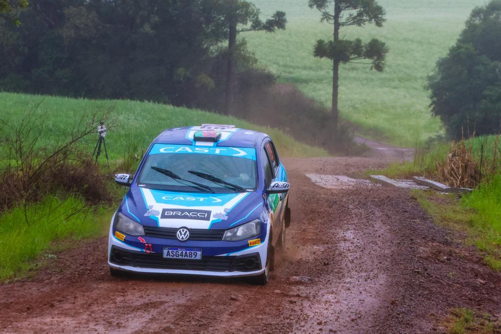 Foscarini e Costa assumem liderança do Gaúcho de Rally  