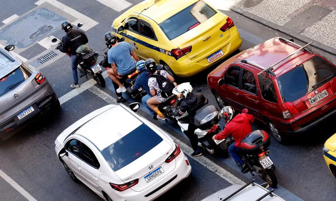 Início do licenciamento de veículos acende alerta para aqueles que circulam com alterações irregulares no Paraná
