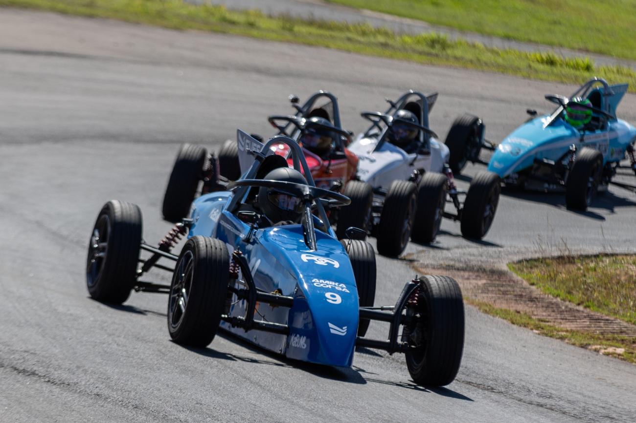 Levi Simões vence as duas corridas da 4ª etapa da Copa Fórmula Vee-ECPA em Piracicaba