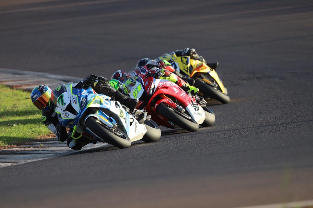 Maxi Scheib vence sprint da GP1000 by Motul; Eric Granado bate recorde em Cascavel
