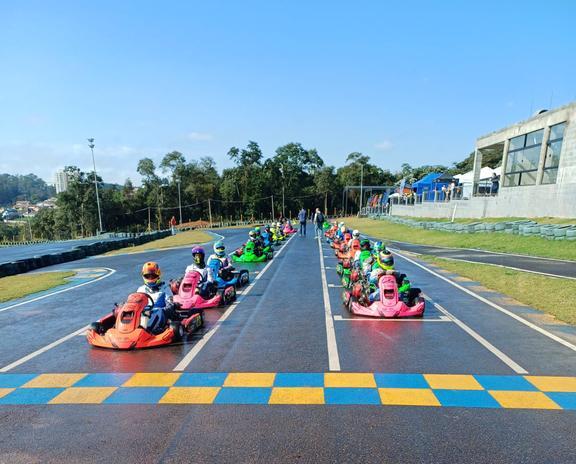 V11 Cup teve sábado com belas disputas na V11 Arena Kart e aposta em recorde de inscritos na próxima etapa 