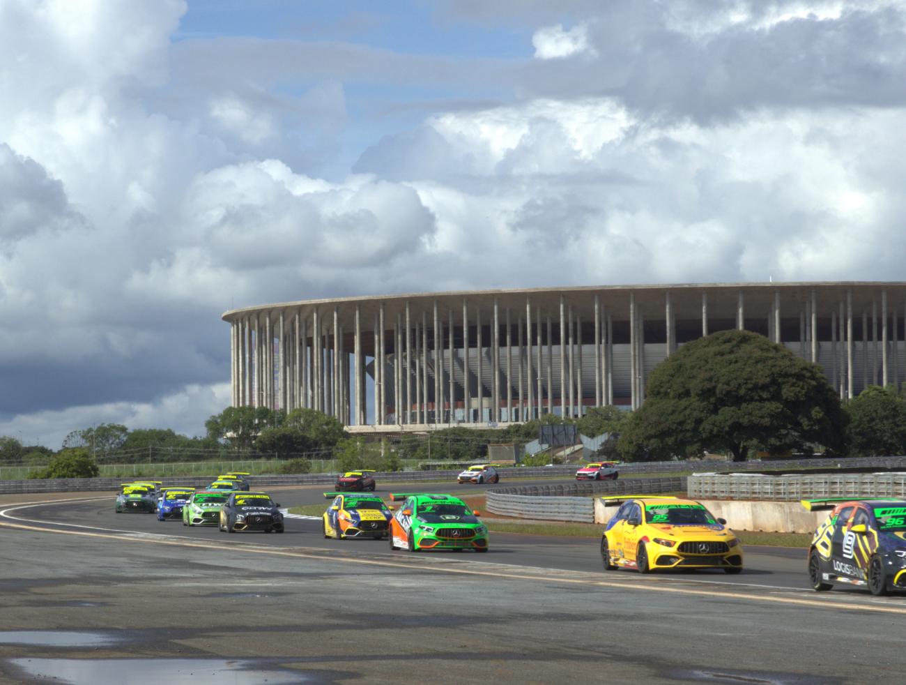 AMG Cup Brasil chega a Cascavel com rodada dupla, corridas noturnas e arquibancadas gratuitas