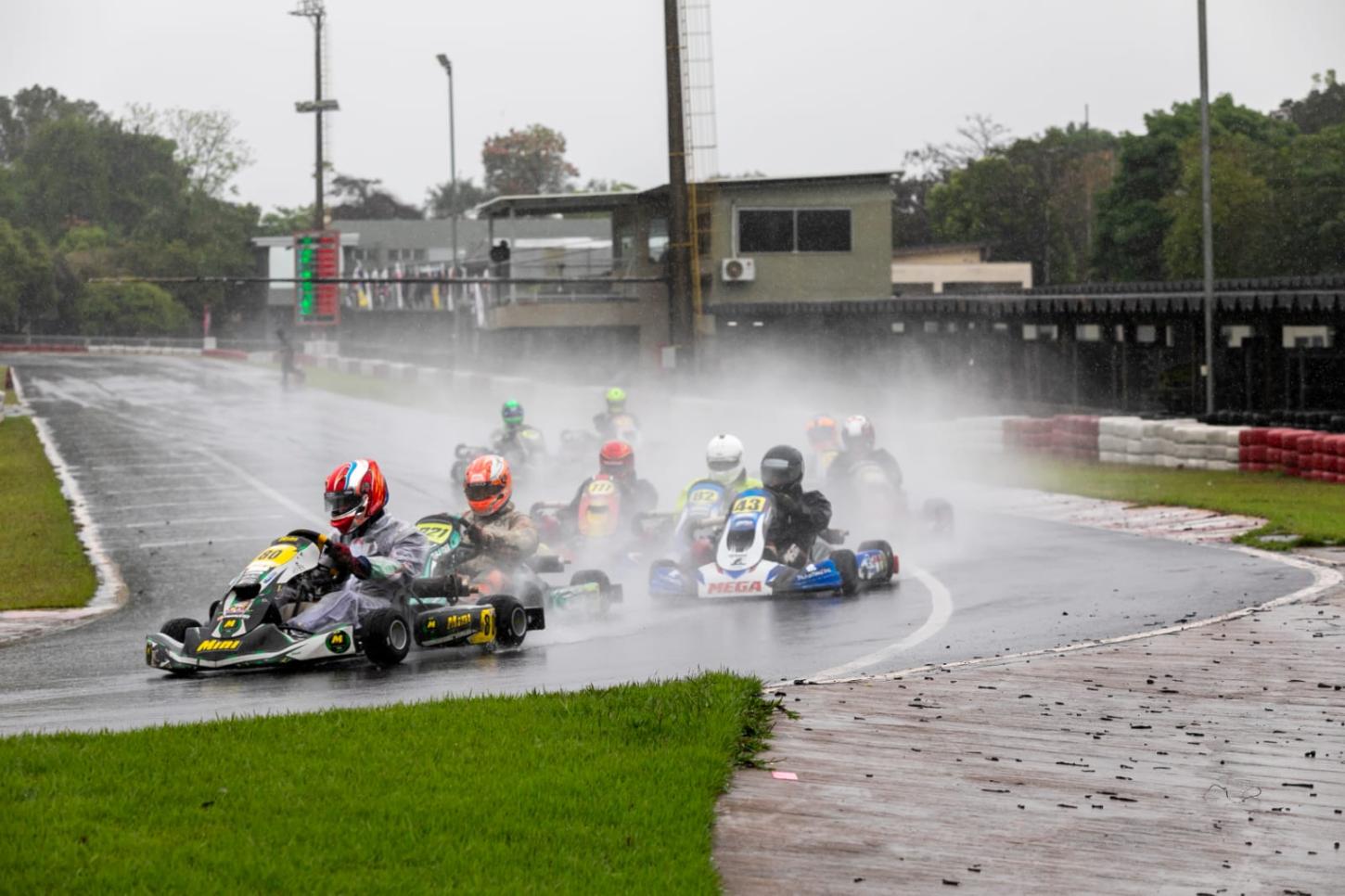 Chuva desafia pilotos na 8ª etapa do Campeonato San Marino