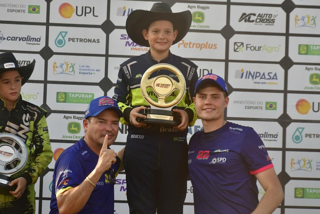 Kartcross Cadete conhece os primeiros campeões brasileiros em etapa histórica  