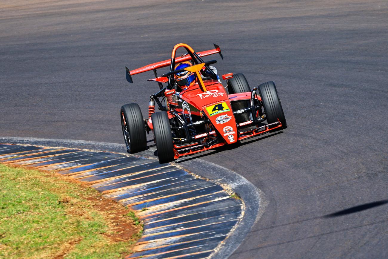 Marcel Fachini vence e completa rodada de Cascavel com dois pódios na Fórmula 1600