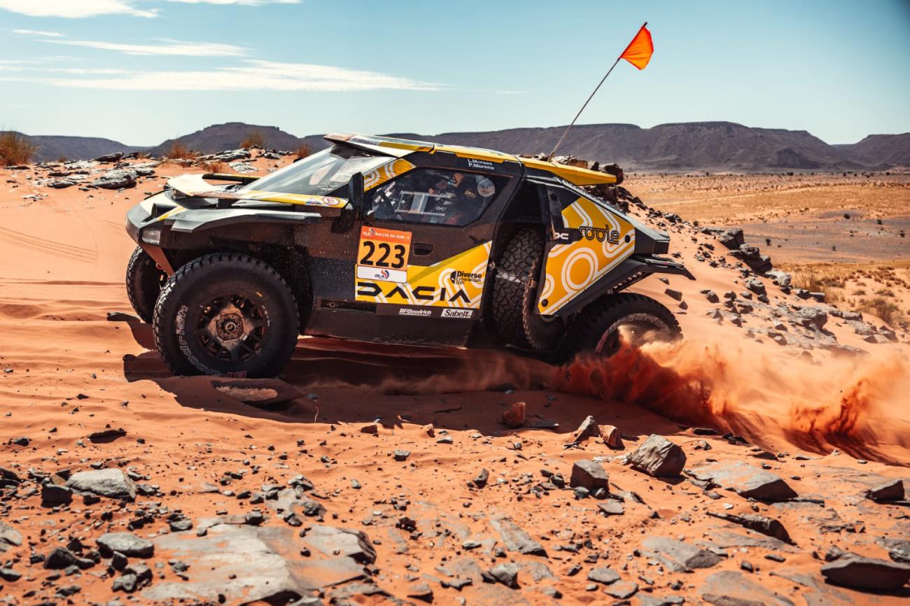 Após capotar ontem, Lucas Moraes é quarto na penúltima etapa do Rally do Marrocos