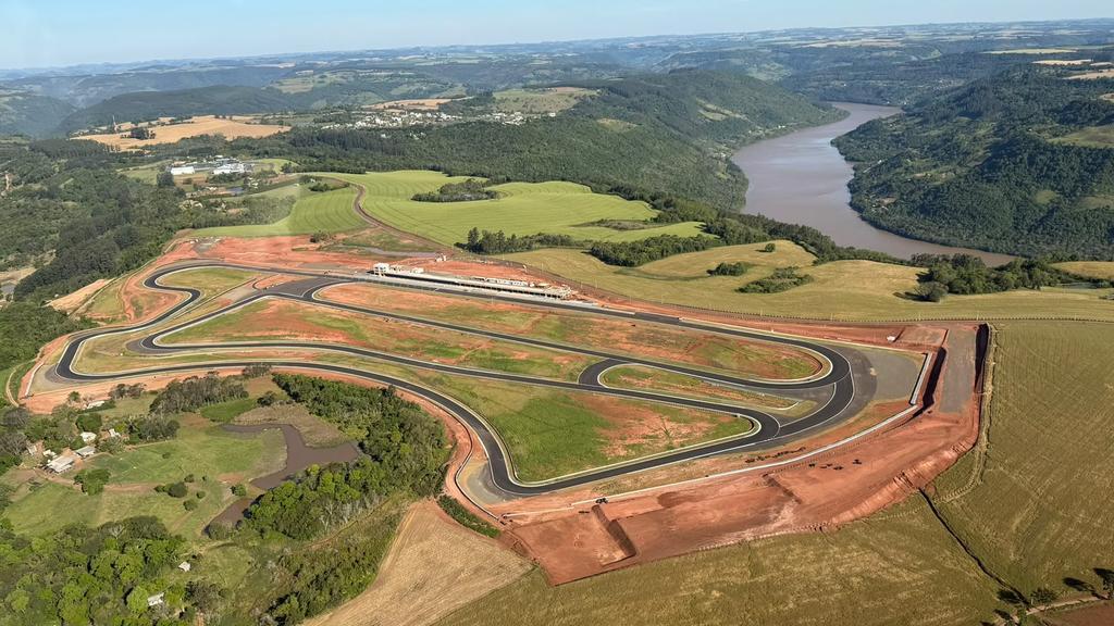 Bruna Tomaselli celebra inauguração de pista 