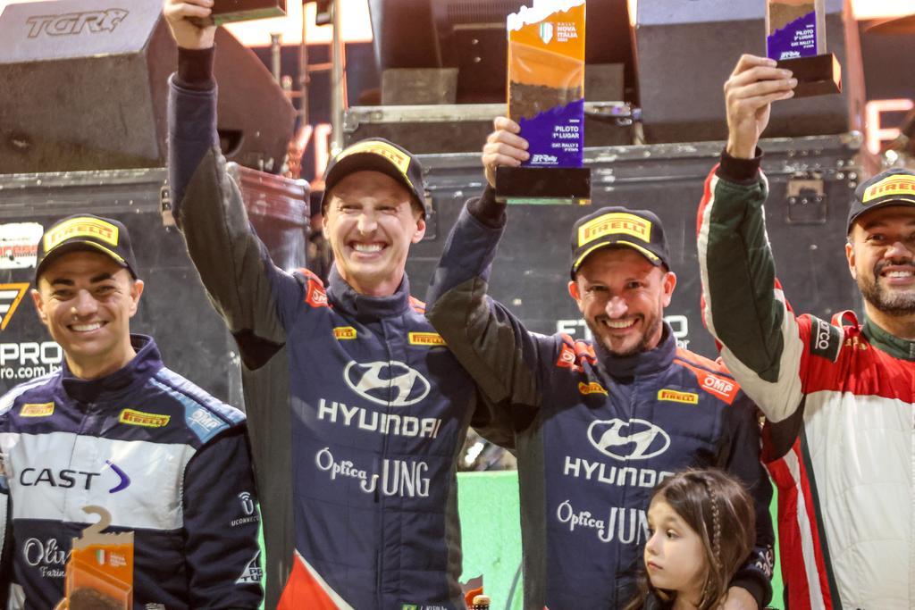 Evandro Carbonera e Jean Klein comemoram vitória em casa e vice-campeonato do Brasileiro de Rally  
