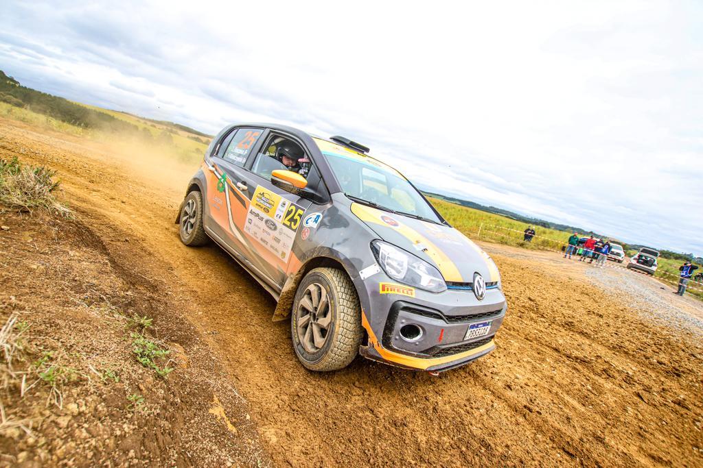 Irmãos Klimaczewski vão pera reta final da temporada de olho em dois campeonatos de rally