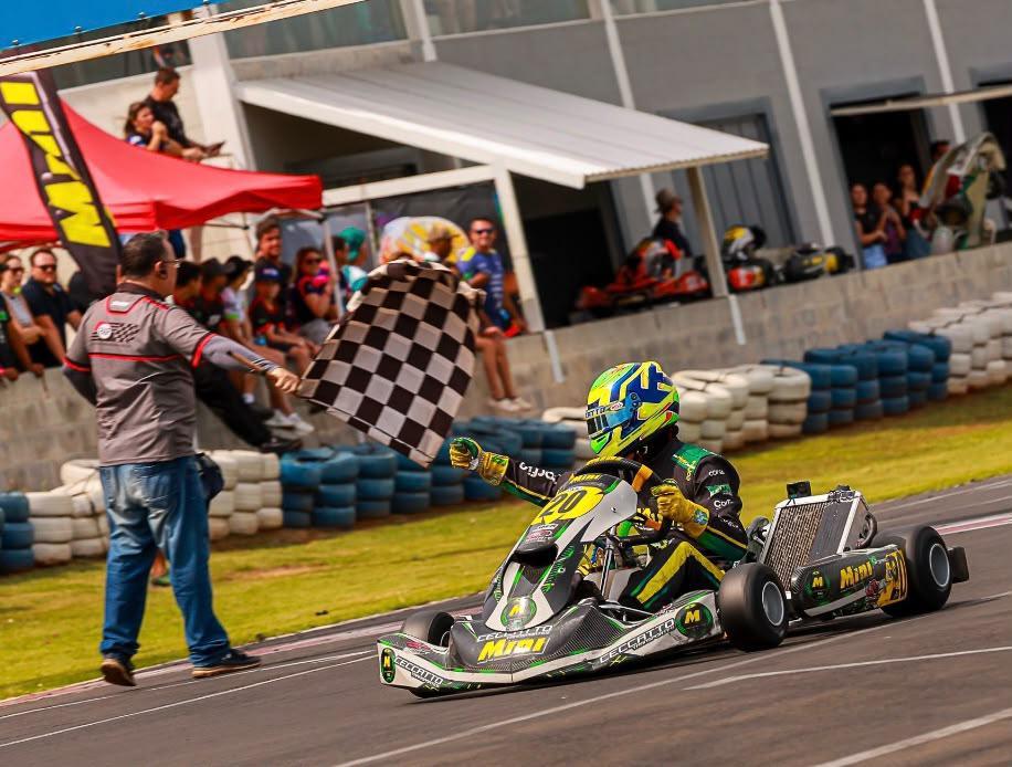 Manoel Ceccatto encaminhou preparação para o Brasileiro de Kart com dois pódios no Open em Birigui  