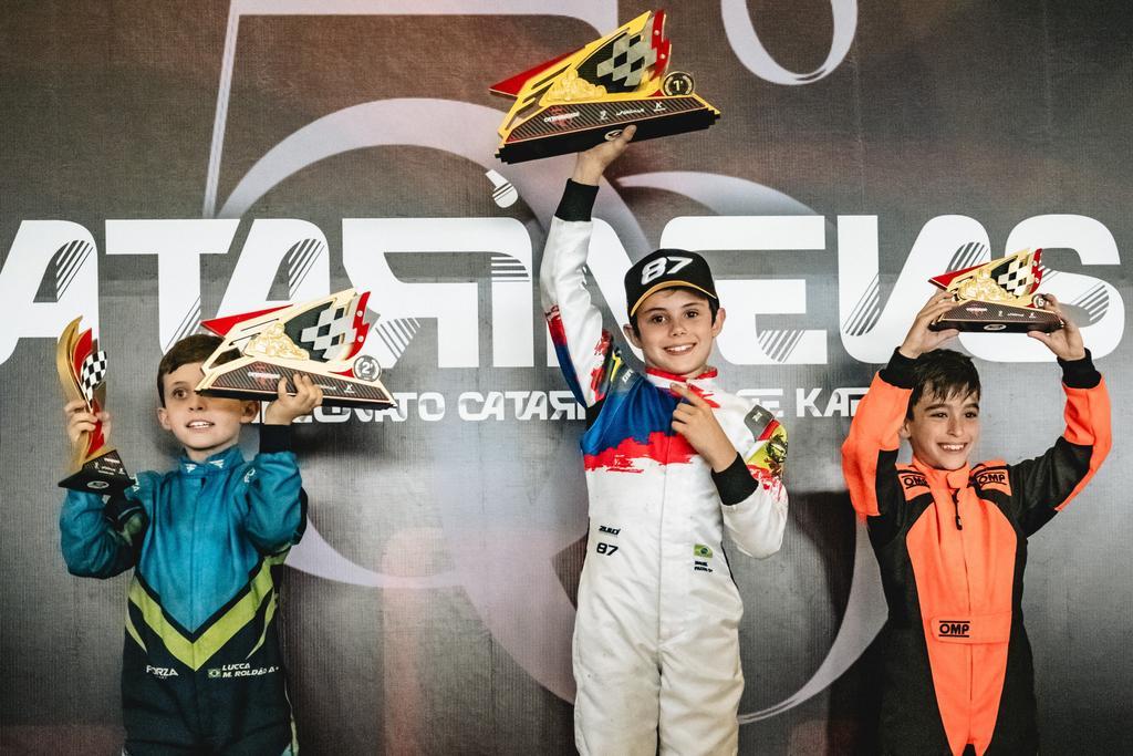 Miguel Faccio conquista o Catarinense de Kart e celebra em casa mais um título na Mirim  