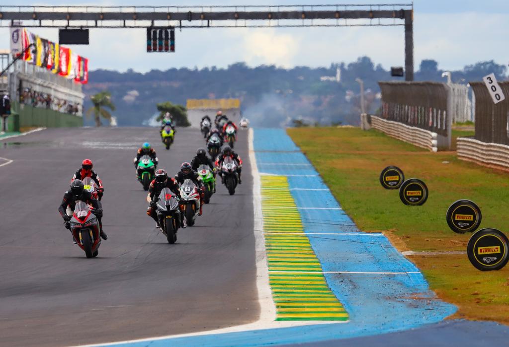 MOTO1000GP chega a Cascavel com disputas pelo título em aberto nas subcategorias