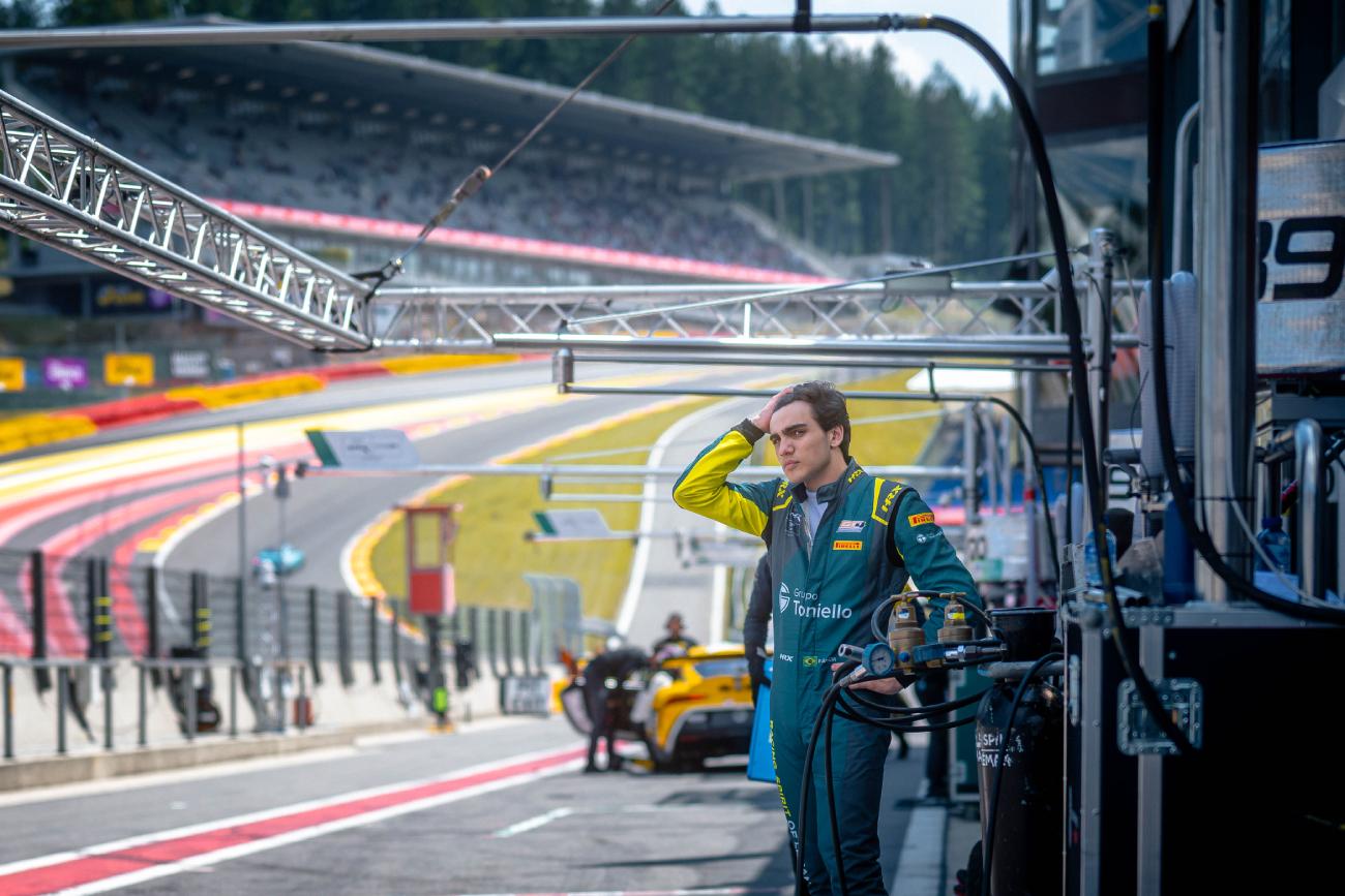Pedro Garcia consolida experiência internacional em temporada no GT4 European Series