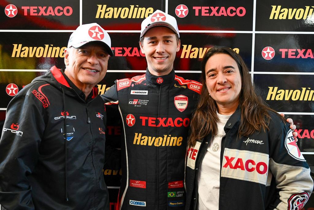 Texaco renova parceria com a Crown Racing e Arthur Leist para a temporada 2027 da Stock Car  