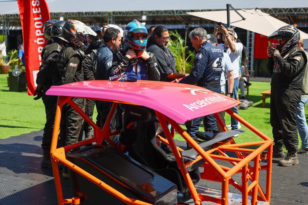 Victor Manzini participa de treinamento de resgate da Stock Car  