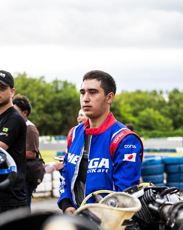 Victor Ortega faz 30 ultrapassagens e transforma fim de semana difícil em recuperação na final do Circuito Paulista de Kart 