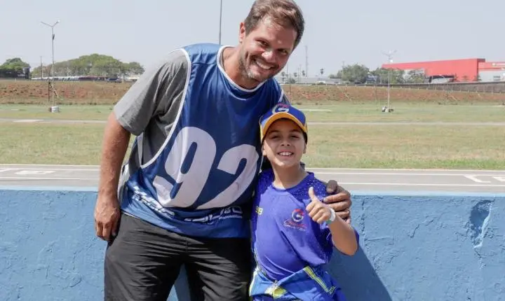 Aos oito anos, Geraldo Neto conquista título goiano em sua estreia no kartismo  