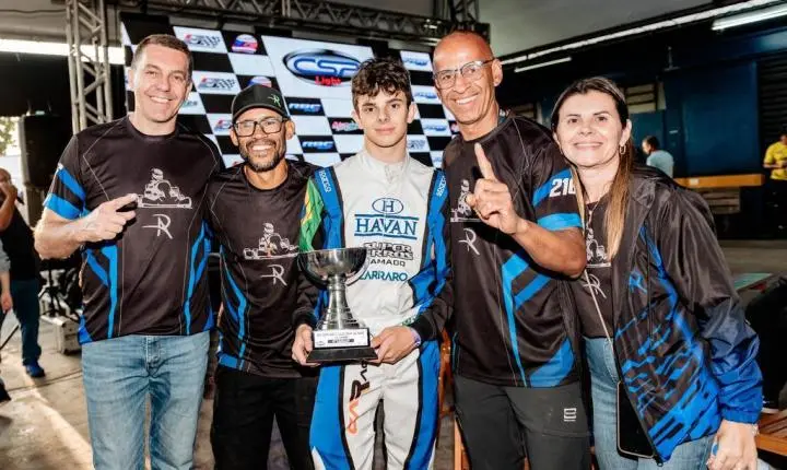 Arthur da Rocha somou pontos importantes em sua luta pelo título de duas categorias na Copa São Paulo Light de Kart  