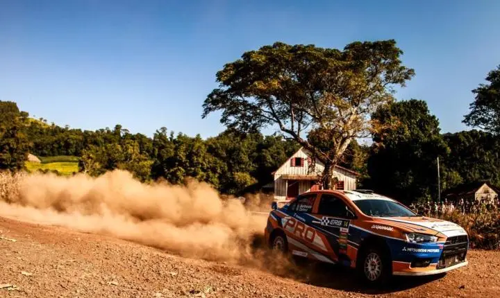 Brasileiros defendem liderança do Sul-americano de Rally em prova no Paraguai