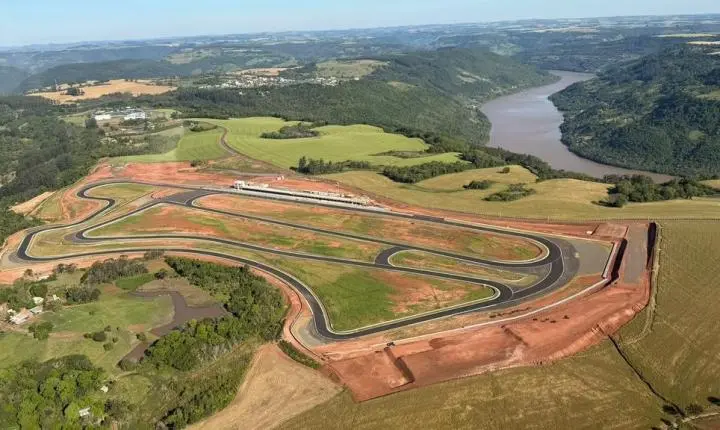 Bruna Tomaselli celebra inauguração de pista 