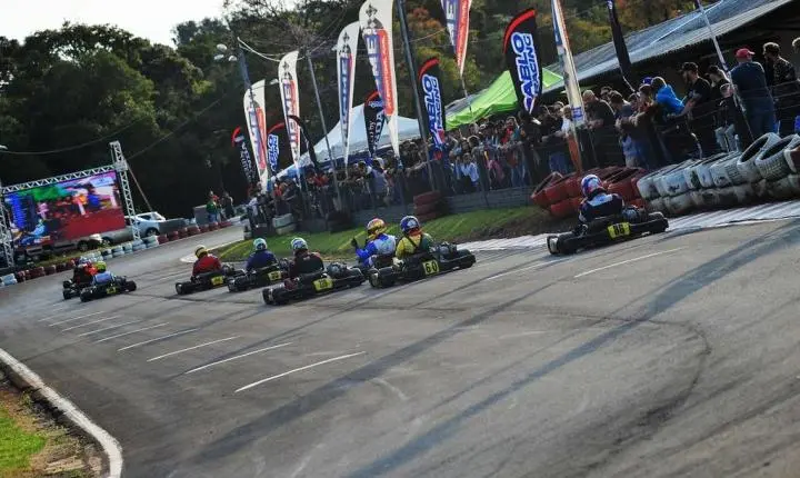 Campeonato Paranaense de Kart supera a casa das 100 inscrições uma semana após o início do processo; confira a lista  