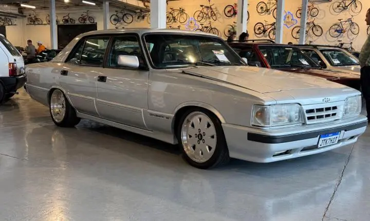 Com entrada franca, evento na Mooca (SP) de compra e troca de carros antigos e motos clássicas resgata tradição dos anos 70 e 80