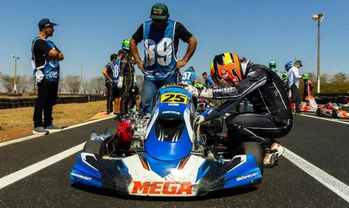 Com vitórias e resultados positivos, Arthur Matos e equipe iniciam trabalho como representantes da Mega Kart no Centro-Oeste  