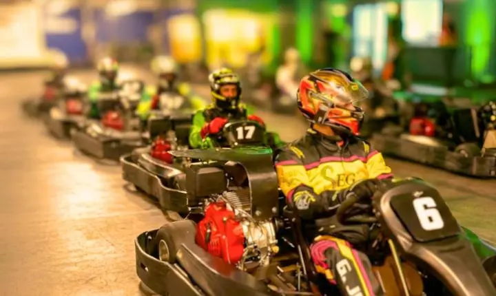 Curitiba recebe Campeonato Brasileiro de Kart na maior pista indoor do Brasil