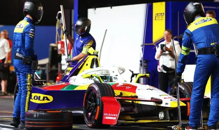 De Vries e Mortara colocam Mahindra na primeira fila da etapa decisiva do Campeonato Mundial 100% elétrico, no E-Prix de Londres 