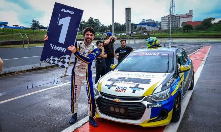 Henrique Basso vence corrida sob chuva após duelo até a última curva em Cascavel
