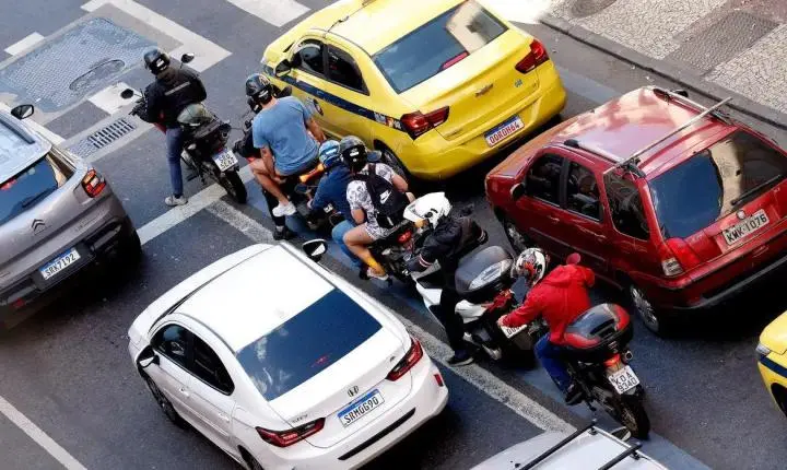 Início do licenciamento de veículos acende alerta para aqueles que circulam com alterações irregulares no Paraná