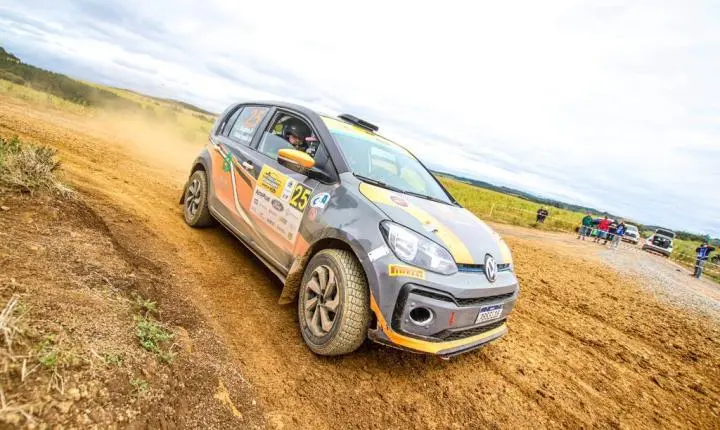 Irmãos Klimaczewski vão pera reta final da temporada de olho em dois campeonatos de rally