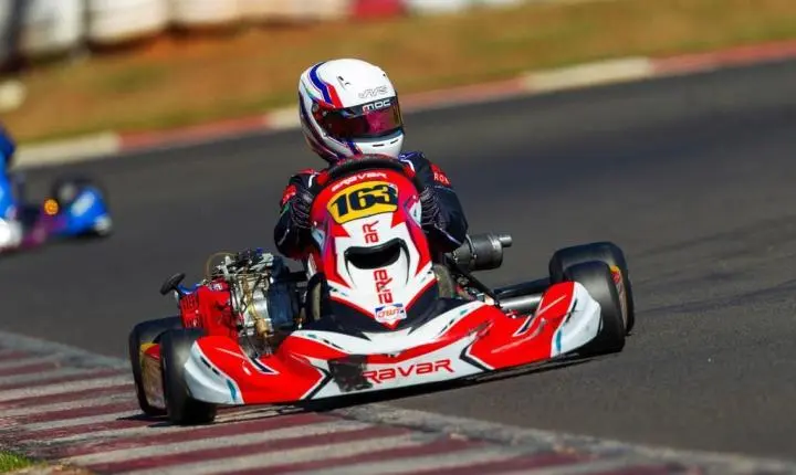 João Vitor Solis dá novo passo na carreira e estreia na F4 Graduados no Troféu Ayrton Senna de Kart 