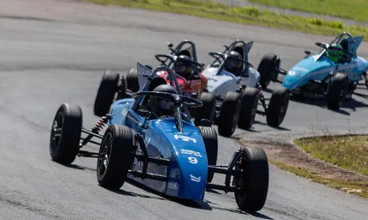 Levi Simões vence as duas corridas da 4ª etapa da Copa Fórmula Vee-ECPA em Piracicaba