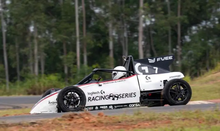 Logitech G Racing Series une automobilismo real e virtual a grandes influenciadores em campeonato inédito no Brasil