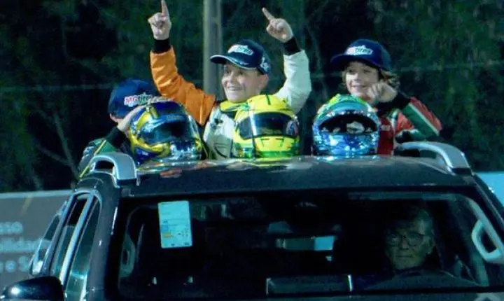 Lorenzo Kuhn comemora título da Copa Brasil de Kart na pista, mas é surpreendido por punição aplicada três horas após o final da corrida