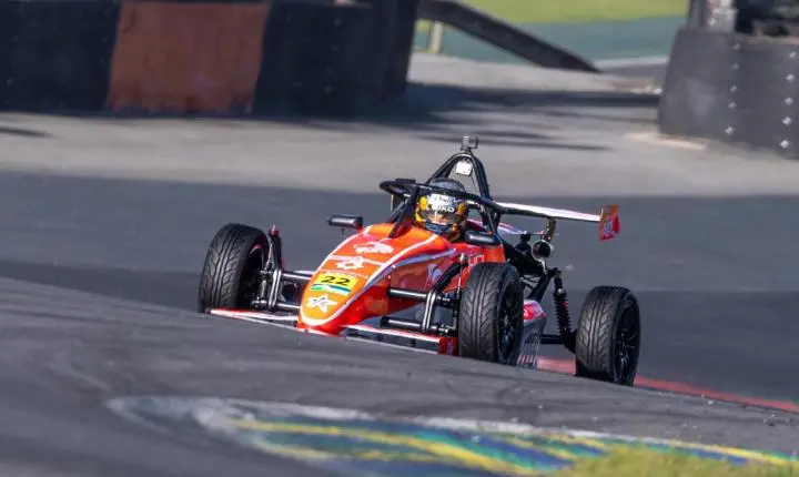Lucas Monteiro chega à 8ª Etapa da Fórmula 1600 defendendo a liderança da Geral e da Super em Interlagos