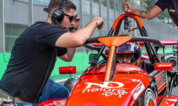 Marcel Fachini divide carro com o filho Breno nas 50 Milhas de Piracicaba da Fórmula 1600