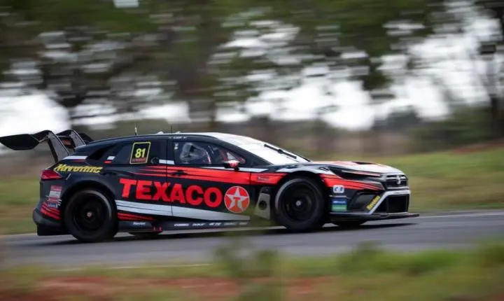 Pódio e muitos pontos na prova Sprint: Arthur Leist começa rodada de Curvelo em alta na Stock Car  