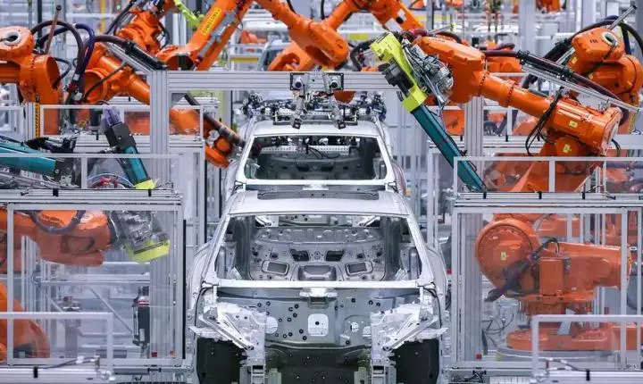 Porsche anuncia corte de 5 mil postos de trabalho