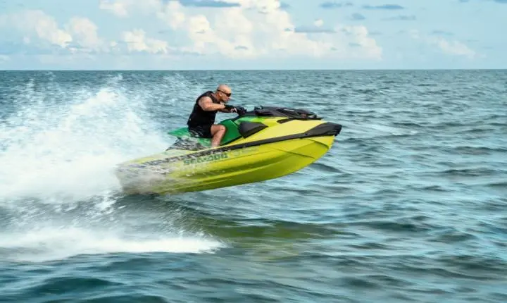 Quando o legado vira estratégia: como a Sea-Doo homenageia Ayrton Senna e fortalece sua marca no mercado premium