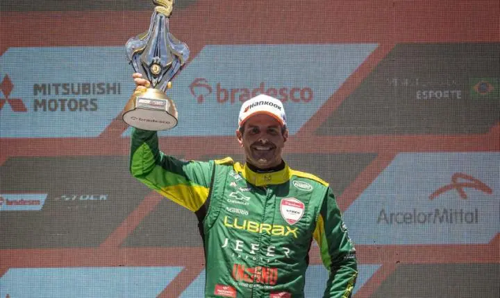 Recordista de pódios em Cascavel, Julio Campos termina em terceiro na corrida principal