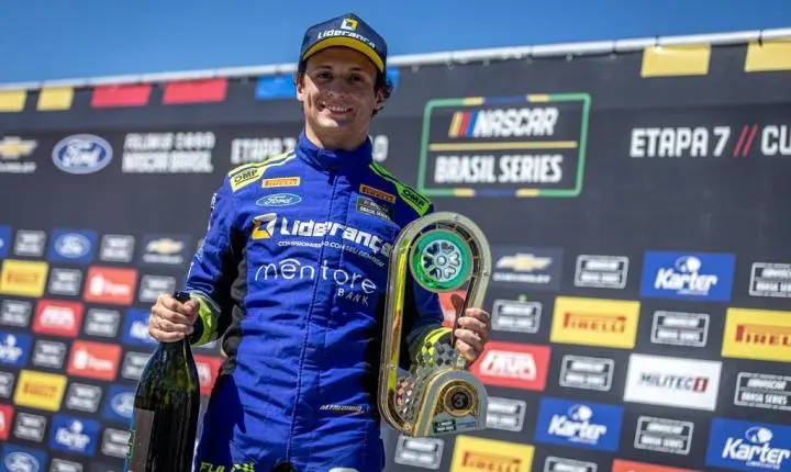 Toque tira chance de vitória, mas Alfredinho Ibiapina carimba vaga nos playoffs da NASCAR Brasil  
