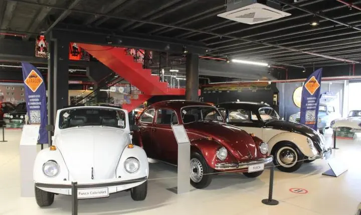 Último Fusca fabricado em 1986 e penúltimo montado em 1996 no Brasil estão expostos no Dream Car de São Roque